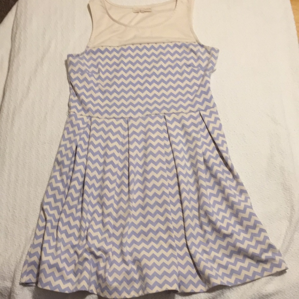 Dress slightly above the knee.